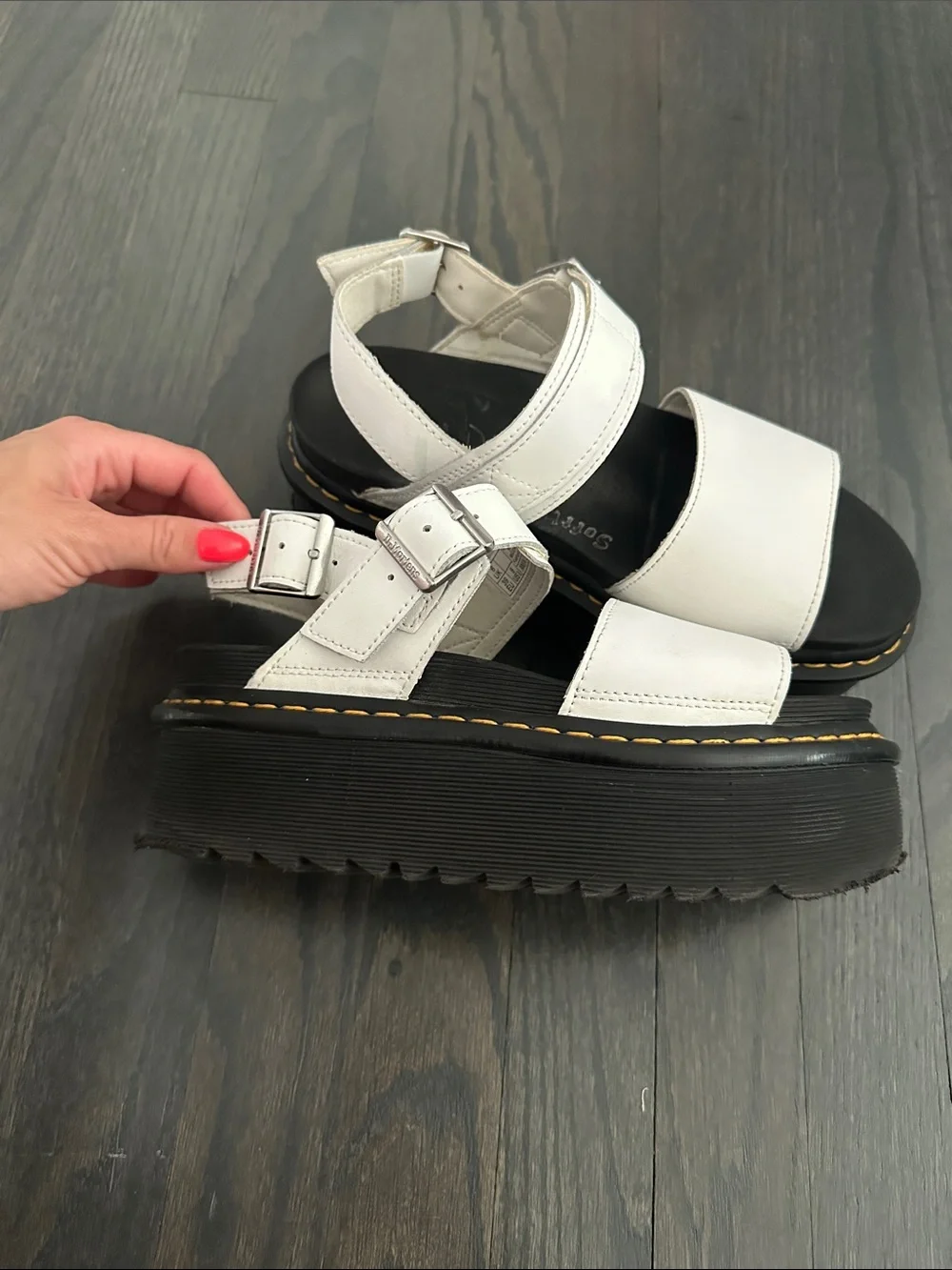 DR. MARTENS WOMEN'S VOSS LEATHER STRAP PLATFORM SANDAL